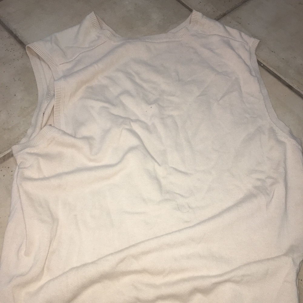 A short sleeve shirt